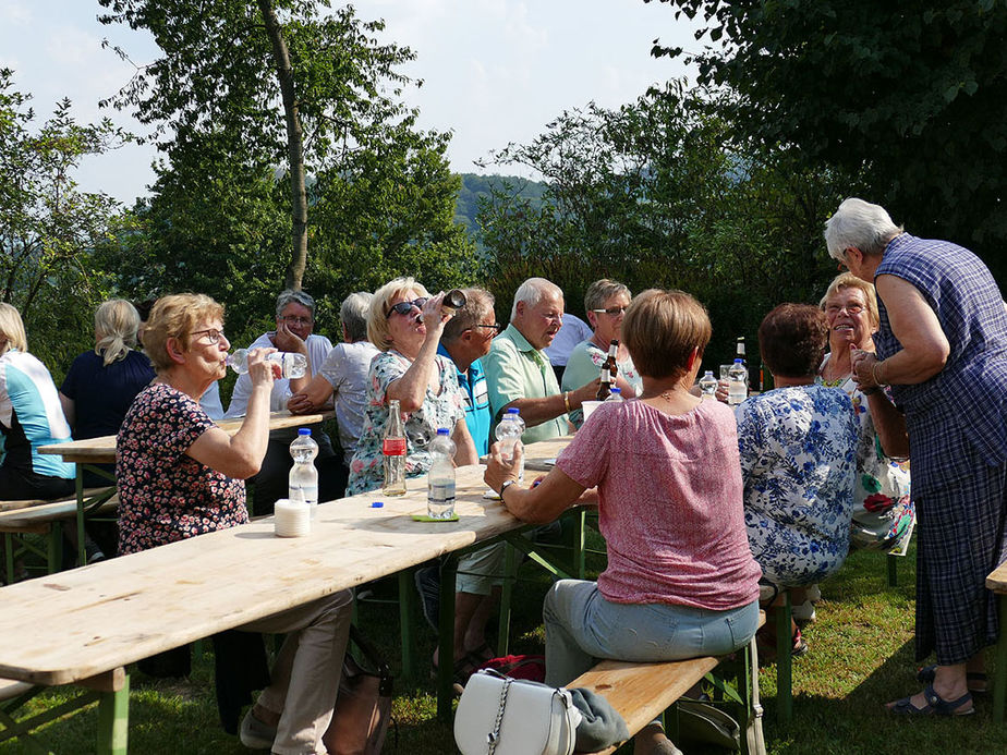 Nachfeier des Mährisch-Neustädter Wachsstockfestes an der Weingartenkapelle (Foto: Karl-Franz Thiede)